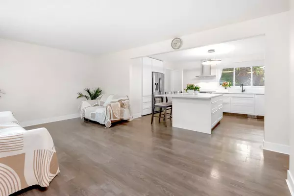 8228 5 ST Southwest, Calgary, AB T2V 1C5