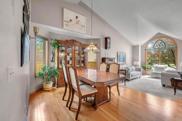 Calgary, AB T3A 4W8,43 Edgeview HTS NW