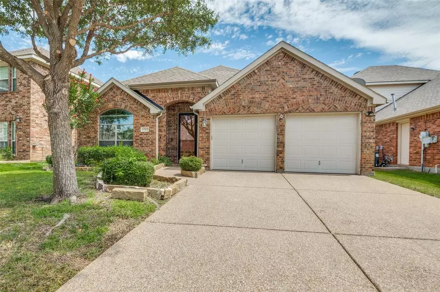 2767 Waterway Drive, Grand Prairie, TX 75054