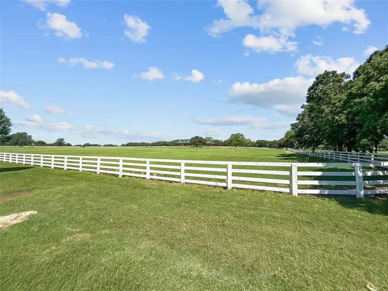 1592 FM 67, Covington, TX 76636