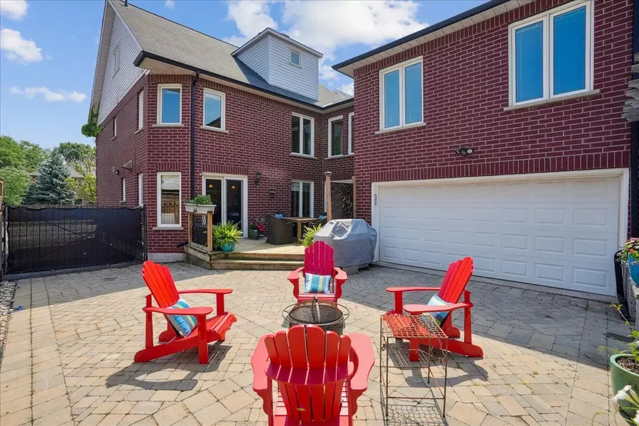 105 River Glen BLVD, Oakville, ON L6H 5Z5