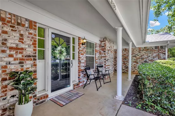 2125 Valleydale Drive, Arlington, TX 76013
