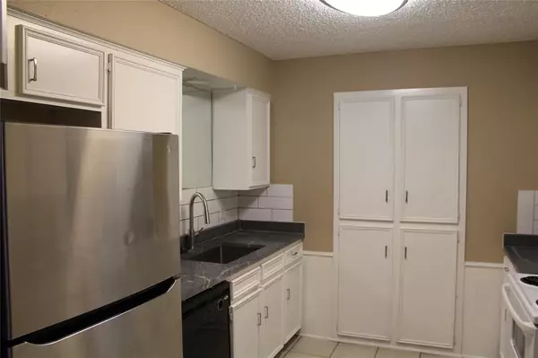 Irving, TX 75061,927 Bluebird Drive