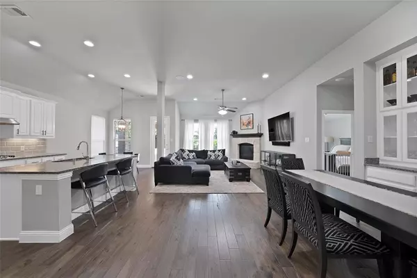 709 Field Crossing, Little Elm, TX 76227