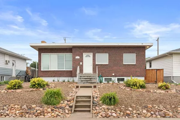 610 8 ST Southwest, Medicine Hat, AB T1A 4M4