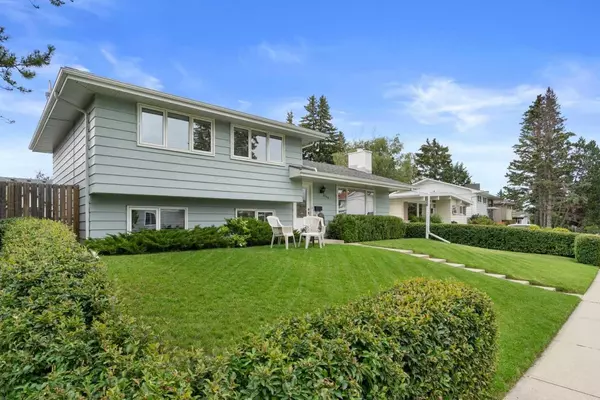 Calgary, AB T3E 5S4,5720 Lakeview DR SW