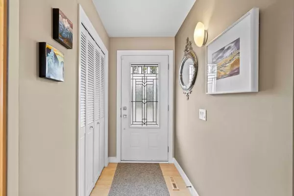 Calgary, AB T3E 5S4,5720 Lakeview DR SW