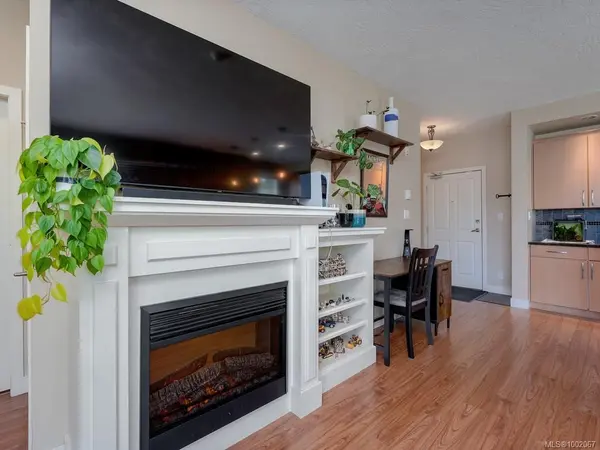 Langford, BC V9B 0B1,623 Treanor Ave #310