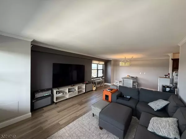Passaic City, NJ 07055,285 Aycrigg Ave #12G