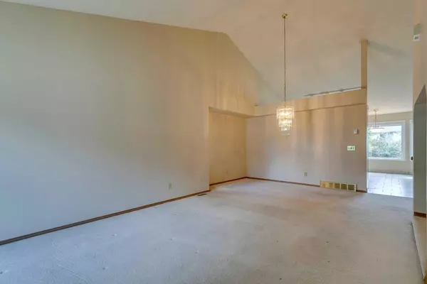 Calgary, AB T2Y2T7,145 Shannon CRES Southwest