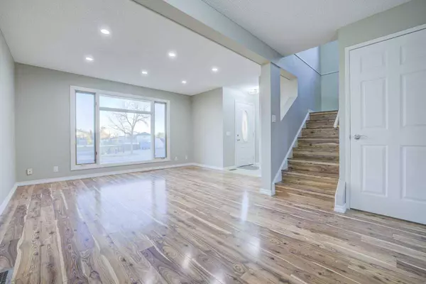 Calgary, AB T2B 2V7,171 Erin Woods DR Southeast