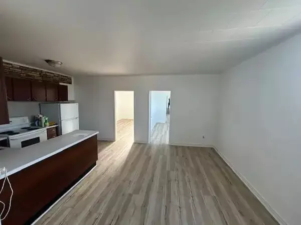 Hamilton, ON L8L 7N8,279 Kensington AVE N ##2