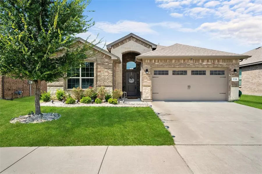 713 Indian Hawthorn Drive, Glenn Heights, TX 75154