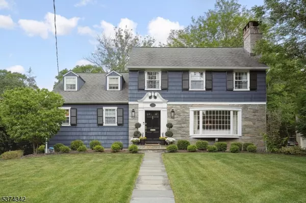 11 Hickory Rd, Summit City, NJ 07901