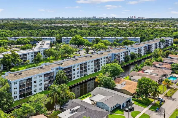 Oakland Park, FL 33309,110 Royal Park Dr #2C
