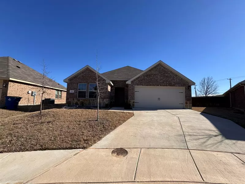 1221 Knoll Drive, Ennis, TX 75119