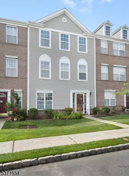 95 Woodlake Dr, Sayreville Boro, NJ 08859