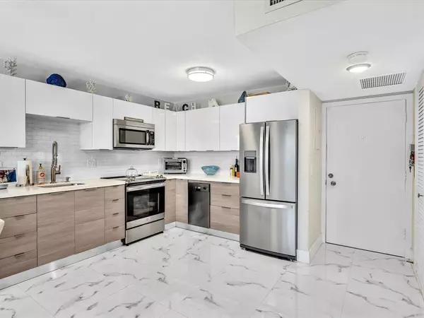 Pompano Beach, FL 33062,301 N Ocean Blvd #202