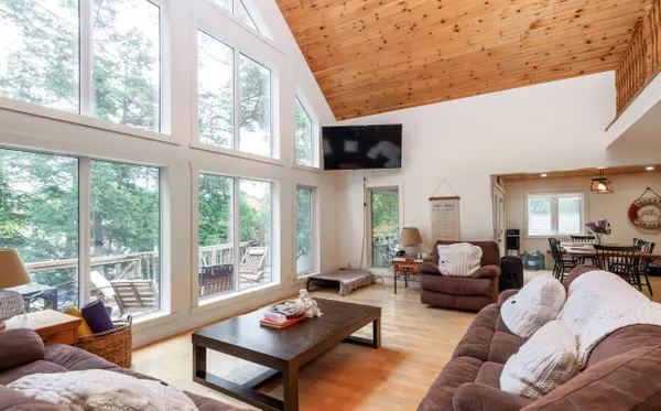 Muskoka Lakes, ON P0B 1J0,1010 Ransbury RD