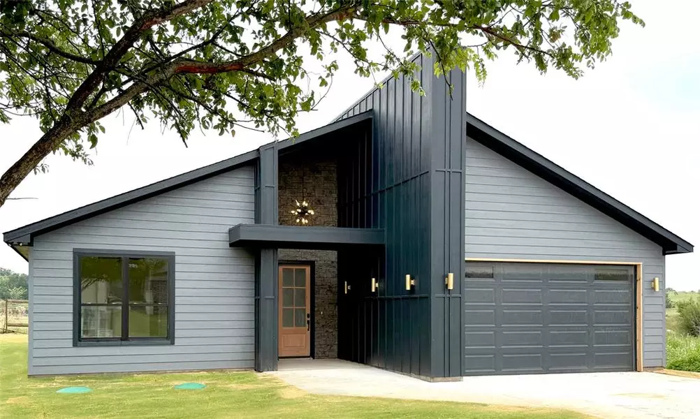 5517 Stonegate Circle, Granbury, TX 76048