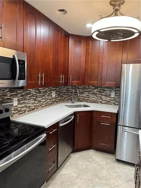 3115 Oakland Shores Dr #E201, Oakland Park, FL 33309