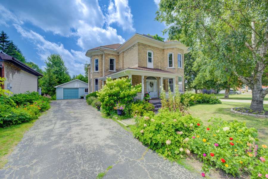 215 Huron RD, Perth South, ON N0K 1X0