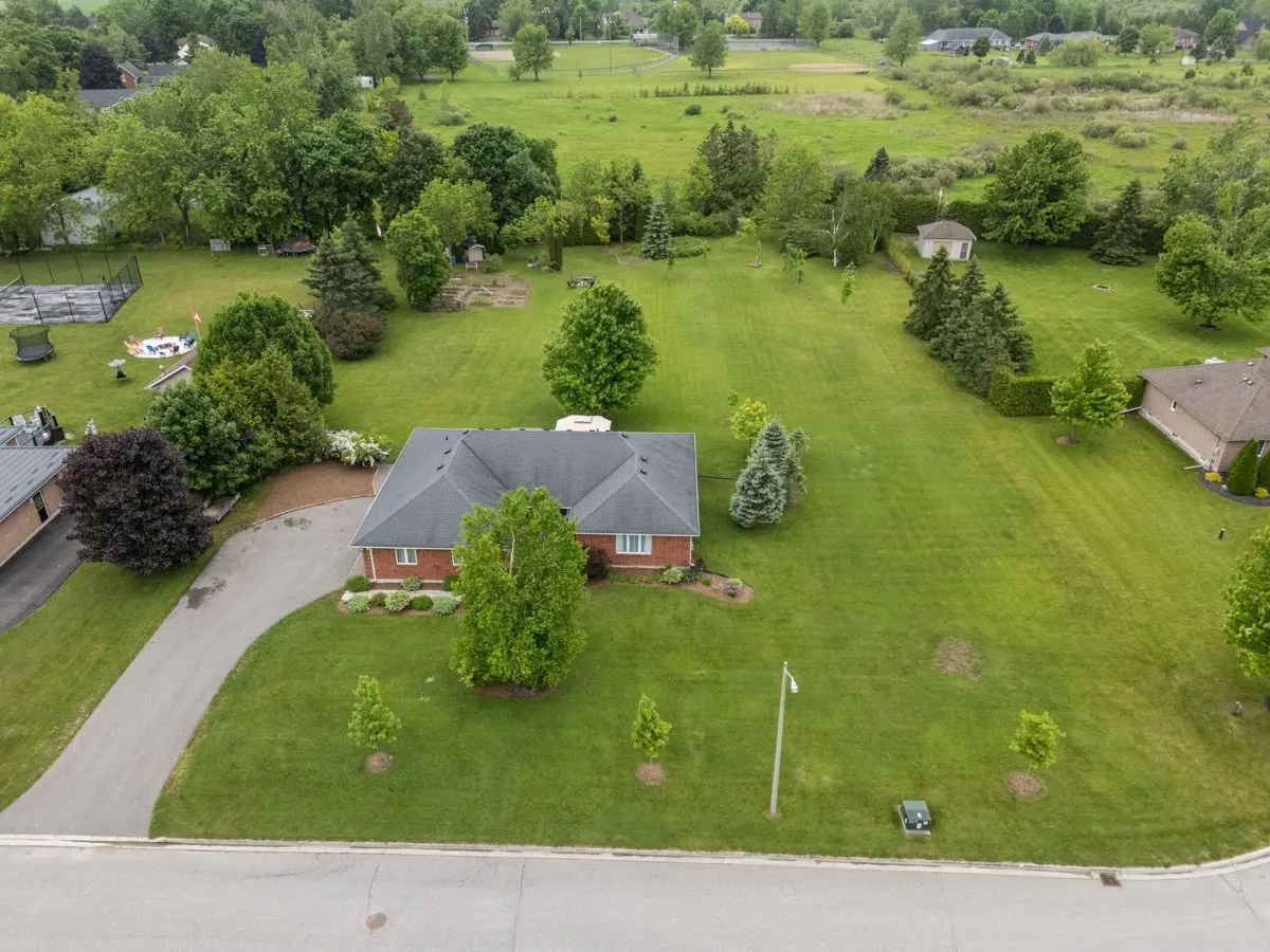 Scugog, ON L0C 1G0,9 Isabella CT