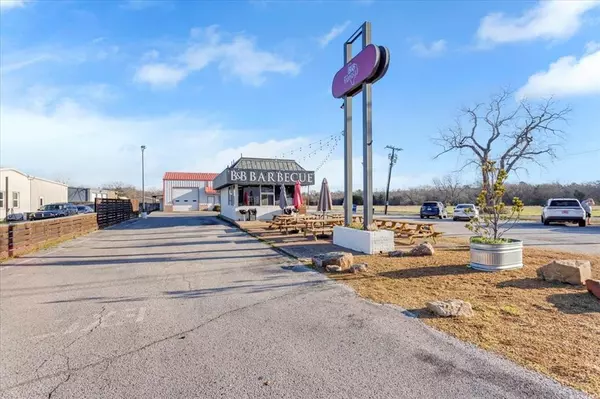 Pottsboro, TX 75076,306 E Fm 120