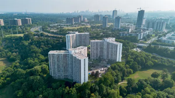 Toronto C11, ON M3C 3A4,20 Edgecliff Golfway #1218