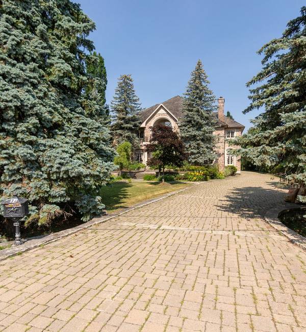 34 Maryvale CRES, Richmond Hill, ON L4C 6P8