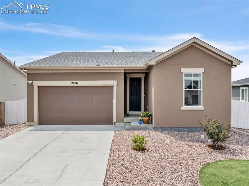 2216 Sunrise LN, Pueblo, CO 81008