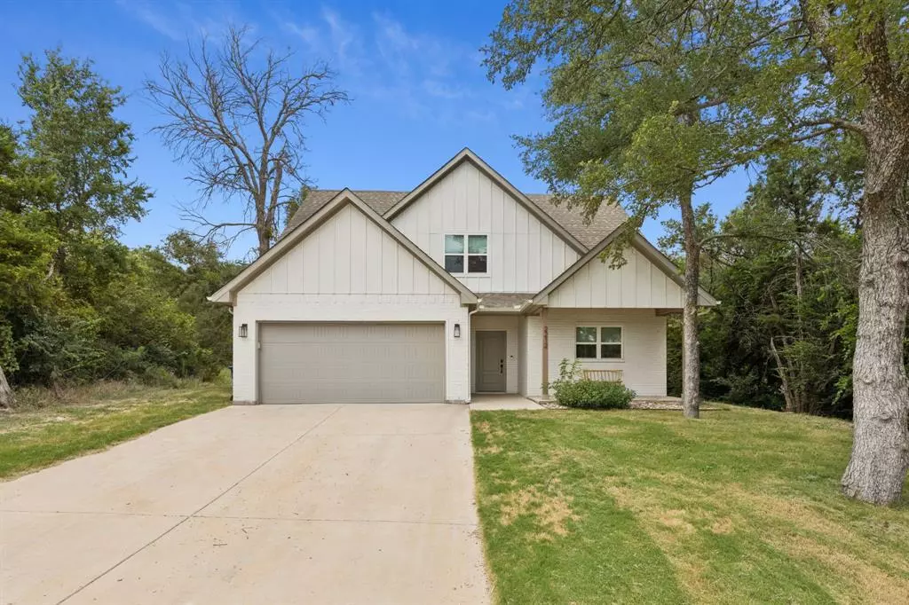 Granbury, TX 76048,2212 Navasota Street