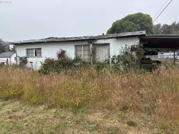 90851 TRAVIS LN, Coos Bay, OR 97420