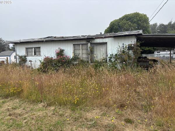 90851 TRAVIS LN, Coos Bay, OR 97420