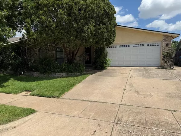 4121 Longstraw Drive, Fort Worth, TX 76137