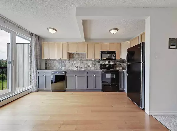 Calgary, AB T3C 2Y8,528 Cedar CRES SW #43