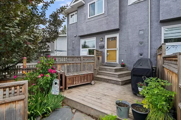 2043 35 AVE SW, Calgary, AB T2T 2E2