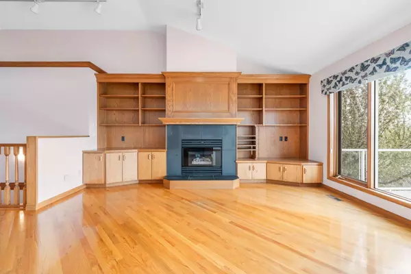 Calgary, AB T3L 1V7,156 Scenic Ridge CRES NW