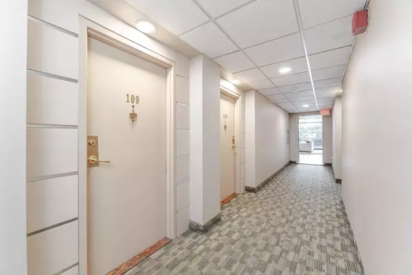 Toronto C09, ON M4T 1T7,30 Glen Elm AVE E #109/209