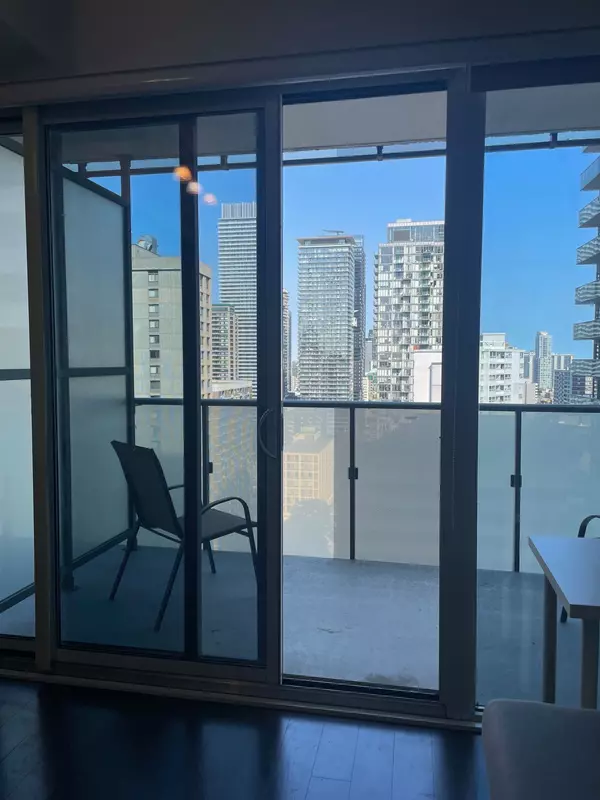 Toronto C01, ON M5S 0A6,65 St Mary ST #2210