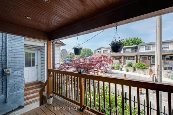 Toronto E02, ON M4E 2J5,793 Woodbine AVE