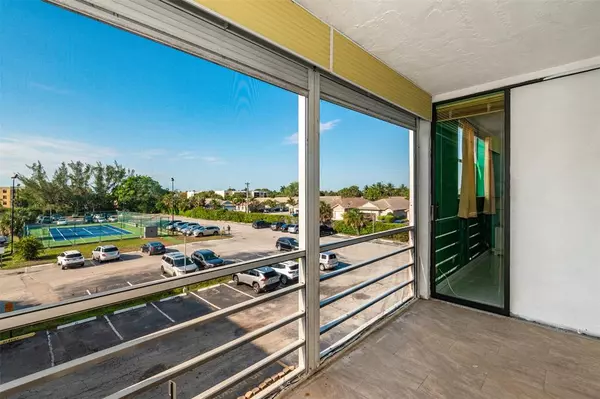 Lauderdale Lakes, FL 33311,2861 Somerset Dr #317