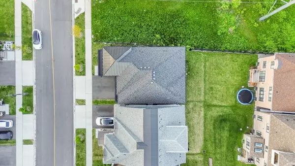 Oakville, ON L6M 5M4,2406 Charles Cornwall AVE