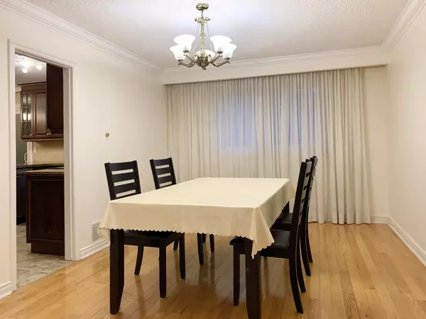 Mississauga, ON L5K 2H7,1759 Sherwood Forrest CIR #Upper Unit