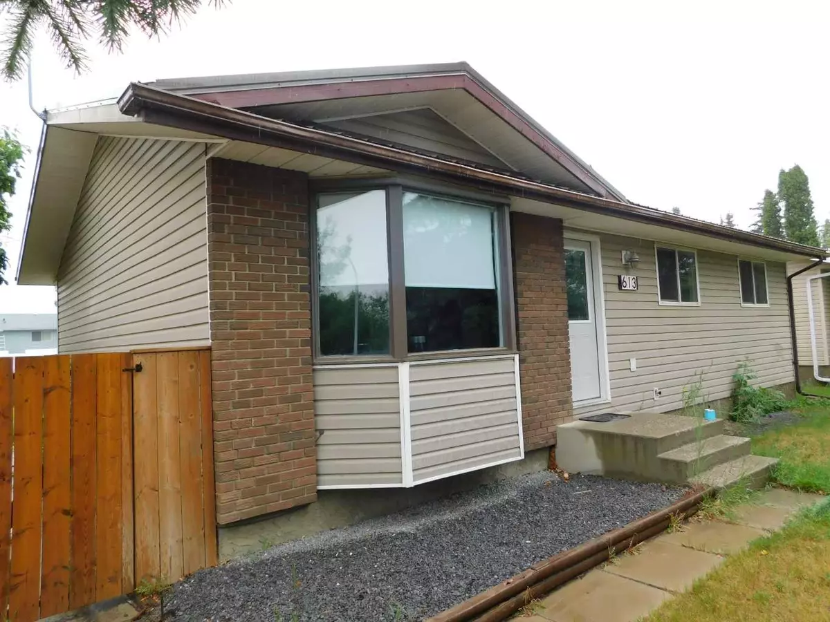 Brooks, AB T1R 0L2,613 Lakewood RD E
