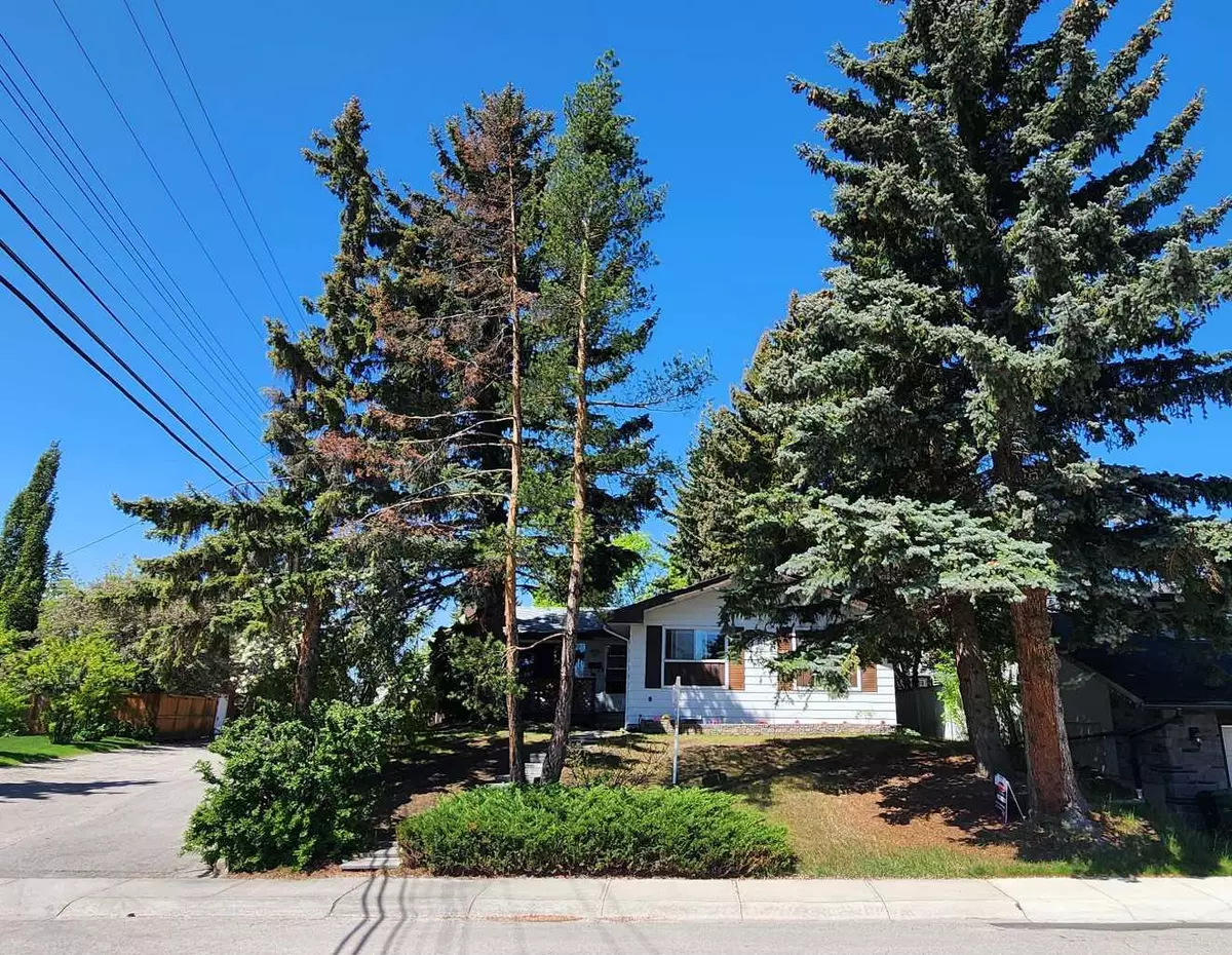 Calgary, AB T3A 0T7,5007 Vallance CRES NW