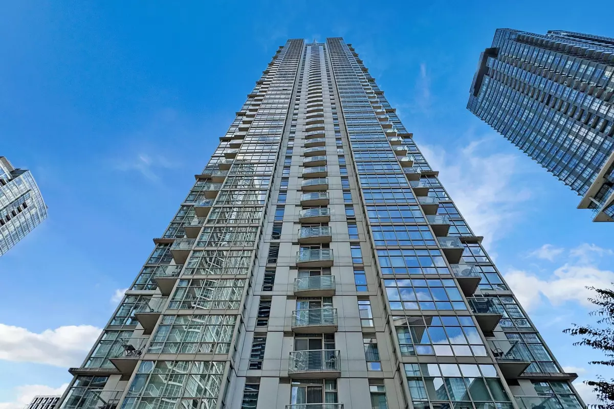 Toronto C01, ON M5V 3V9,35 Mariner TER #4102