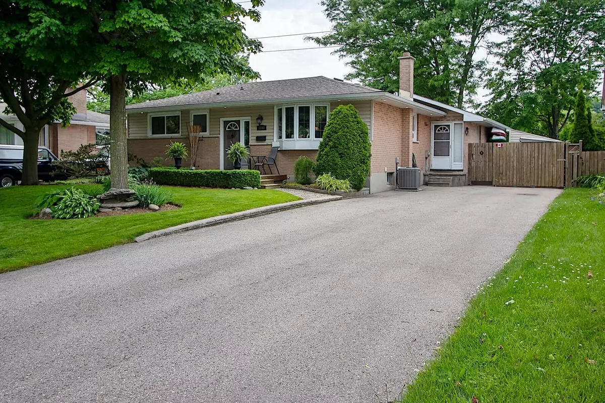 London East, ON N5V 2N8,1183 Addison DR