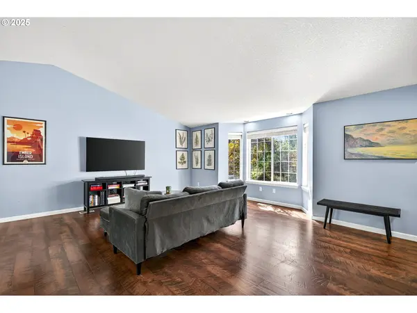 Dundee, OR 97115,166 NW CHERRY ST