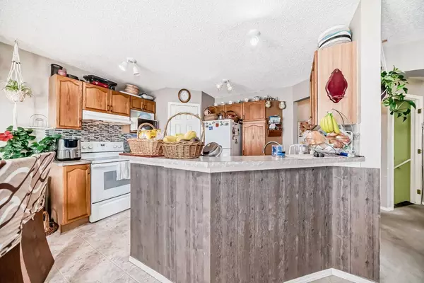 Calgary, AB T1Y 7J1,165 San Fernando PL Northeast